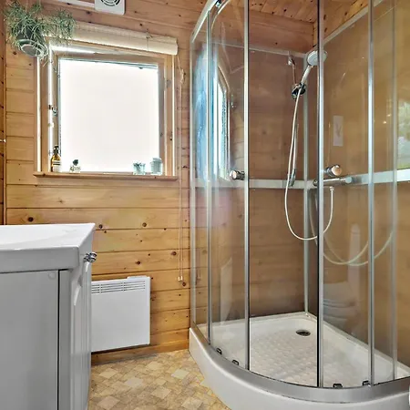 3 Bedroom Cozy In *