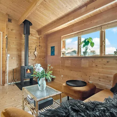 Semesterbostad 3 Bedroom Cozy In *