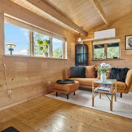 3 Bedroom Cozy In Semesterbostad